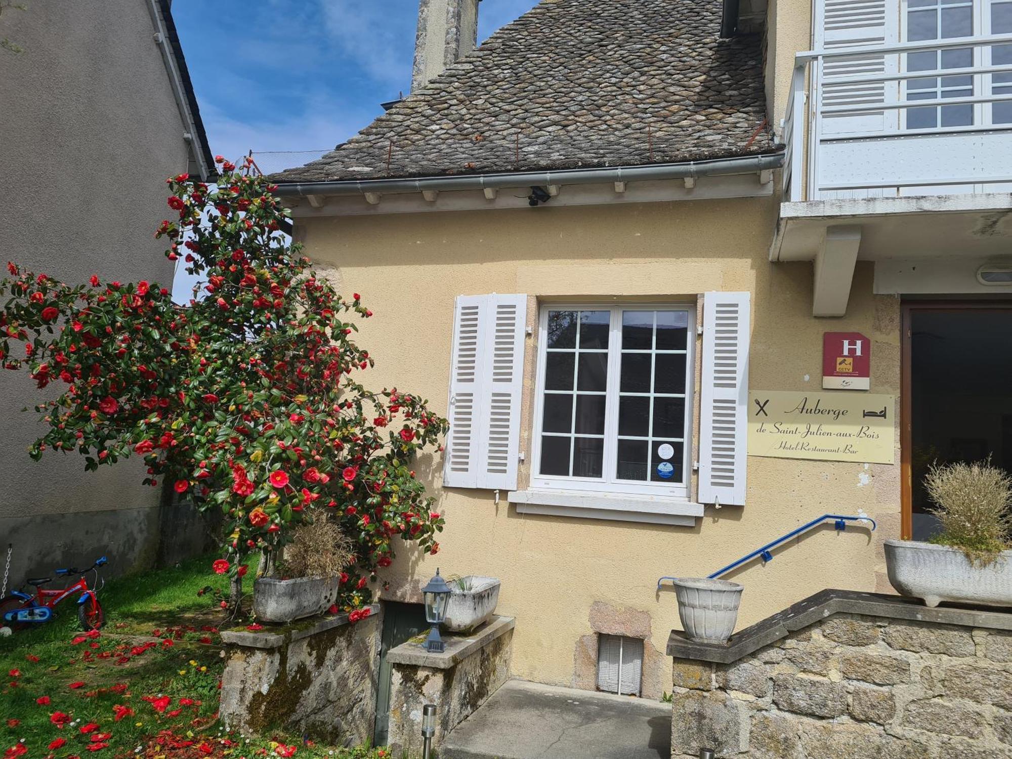 Hotel Saint Julien Aux Bois ภายนอก รูปภาพ