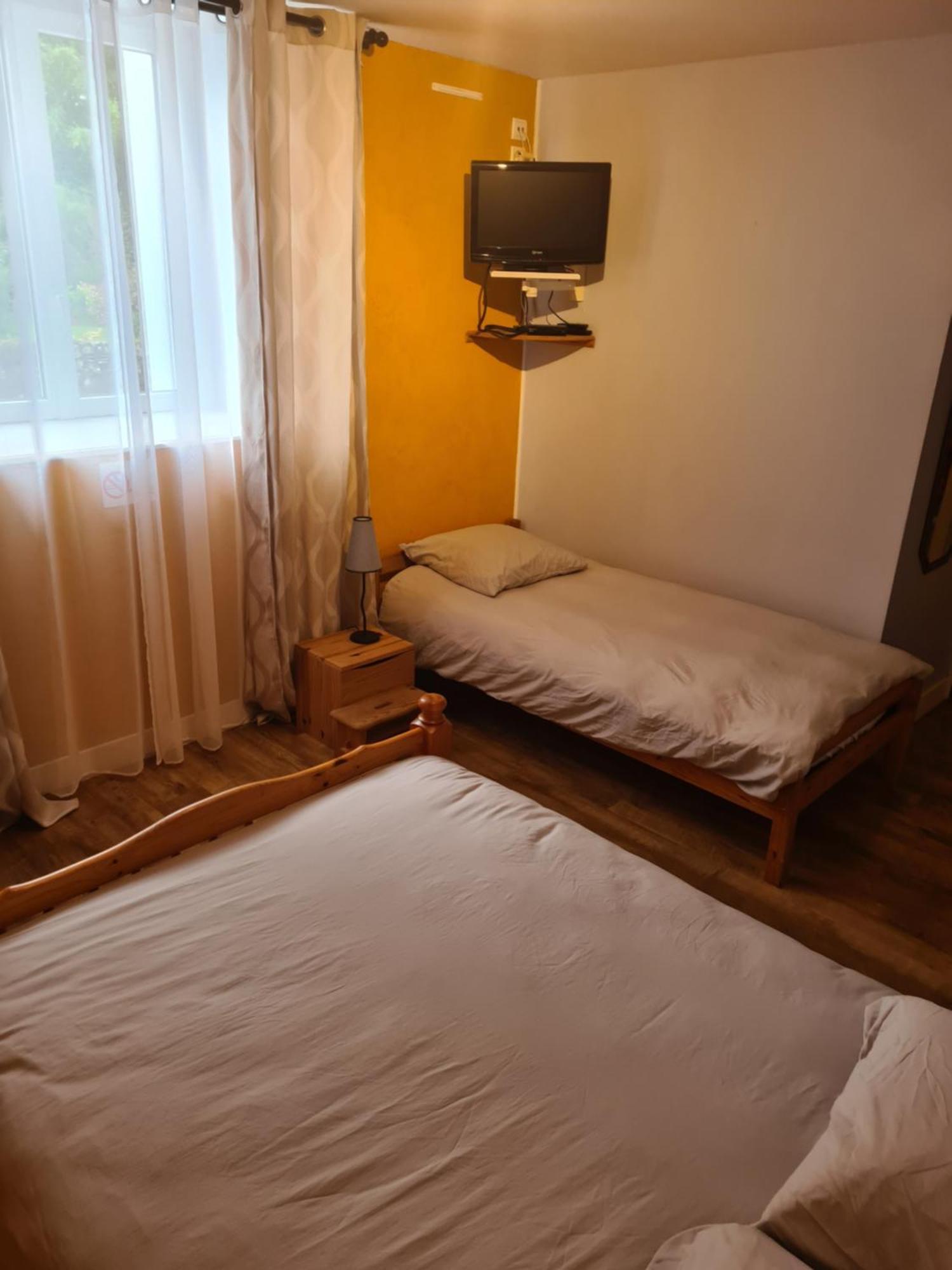 Hotel Saint Julien Aux Bois ภายนอก รูปภาพ
